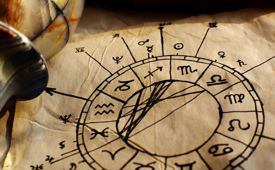 Astroloji Uzmanı Nasıl Olunur, Neler Gerekli