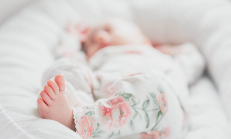 Bebekleri Ayakta Sallayarak Uyutmak Doğru Mu1